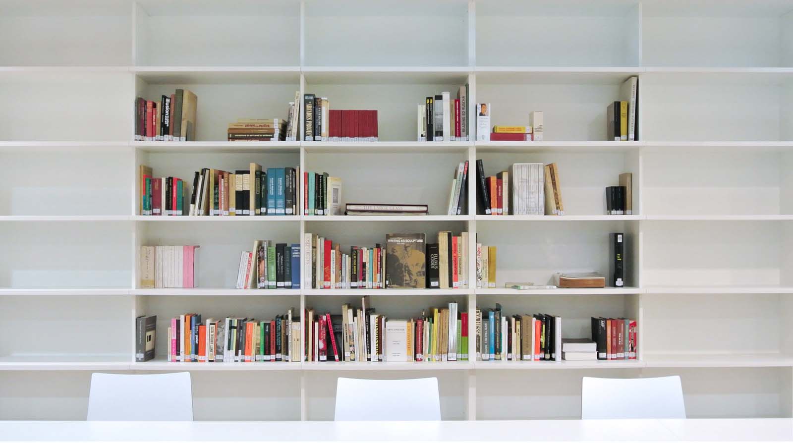 Fig. 3. Reading room of the Stedelijk Museum Library, Moving Thinking, 2015. Photo: Esther Brakenhoff