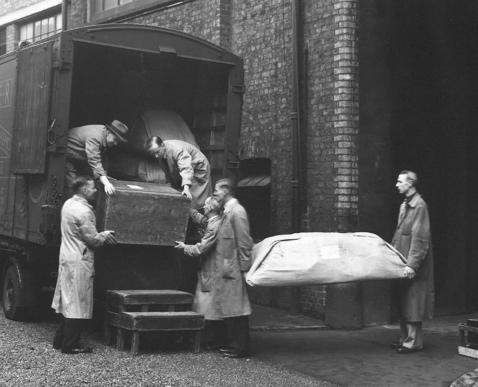 Figure 4 - London and North Eastern Railway container being loaded, The Victoria and Albert Museum, London, 1939. Museum reference #80565. Photographer: not recorded.